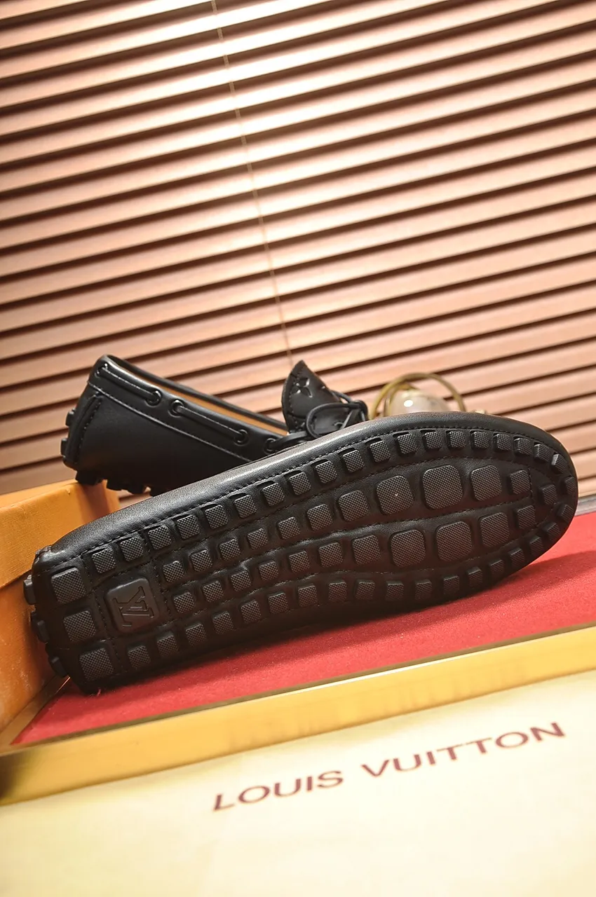 Men's men's shoes 💰420💶 [LV Doudou shoes] (water-dyed cowhide lining) new model is on the market, available on the official website. The new Doudou shoes are processed into single-color materials, and the uppers are made of imported cowhide material. The body of the shoe is fully hemmed with mark thread, and is lined with imported original cowhide leather. The elegant shoe shape is super suitable for all-matching, and the size is 38-44.